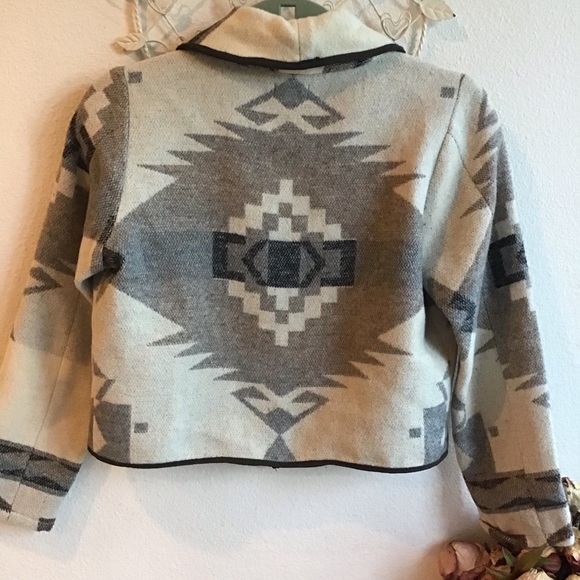 Top - Picture 2 of 8